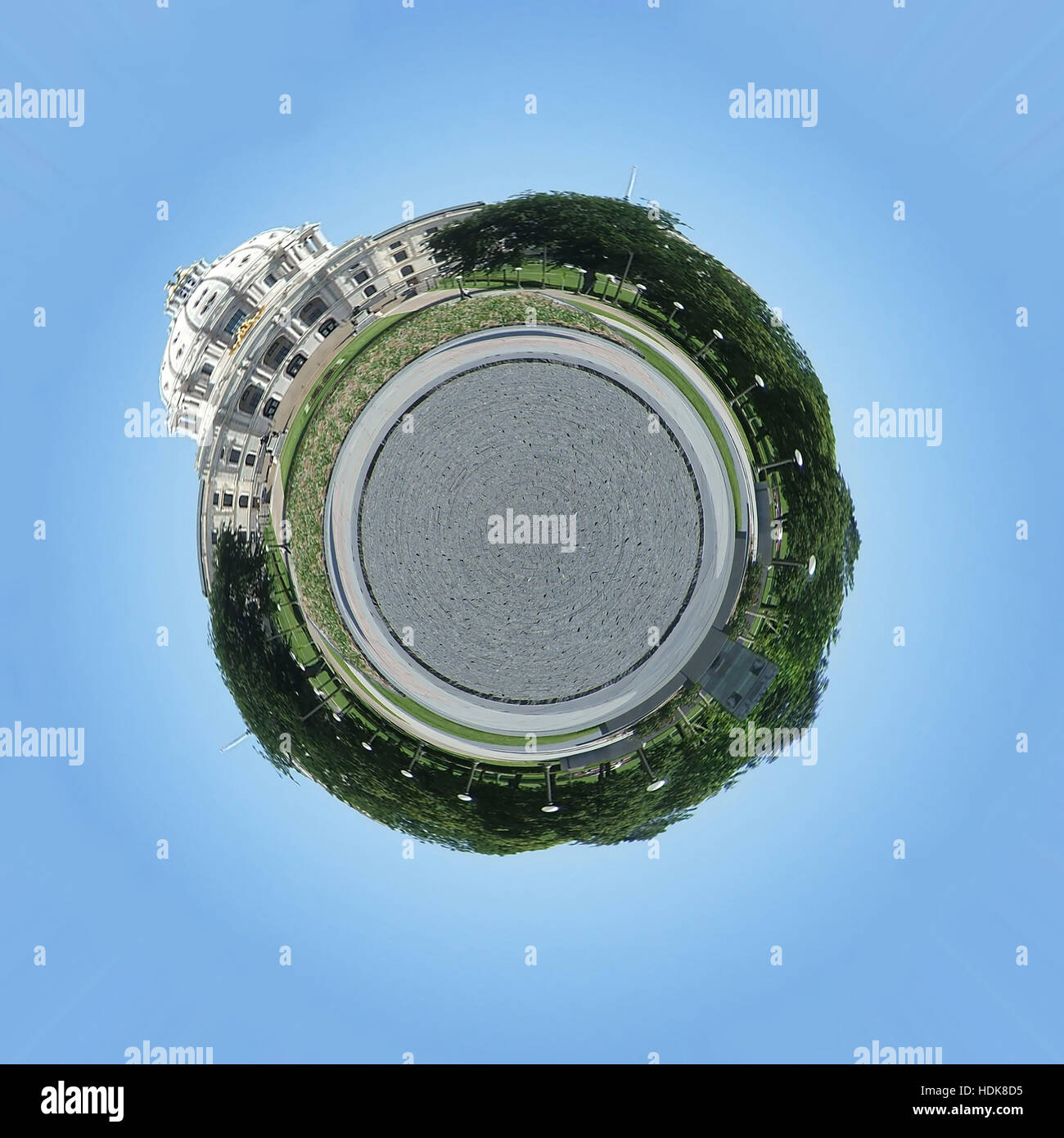 Piccolo pianeta realizzato a partire da una foto del Campidoglio dello Stato del Minnesota a St Paul, Stati Uniti d'America. Giugno 2008 Foto Stock