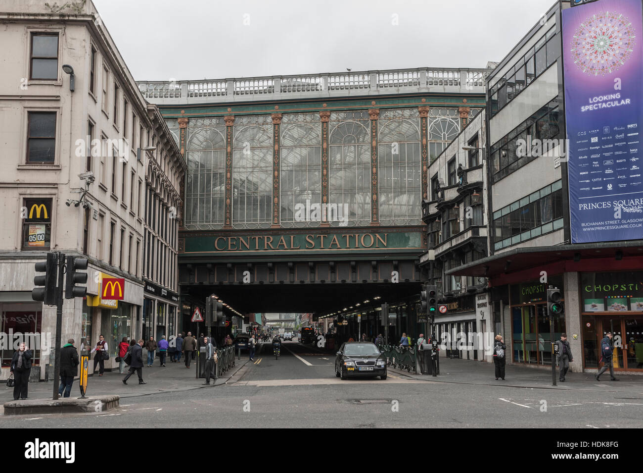 I Montanari ombrello, ponte ferroviario su Argyle St Glasgow. Foto Stock