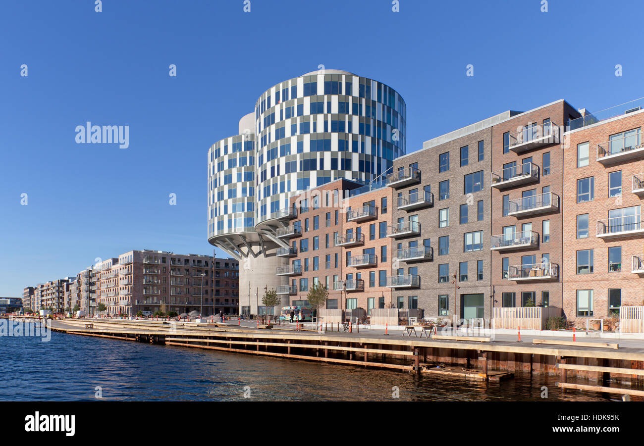 Nuovo ed eccitante quartiere residenziale e di uffici, Sandkaj Brygge, a Nordhavn, il porto nord, Copenhagen. Portland Towers. Silos Foto Stock