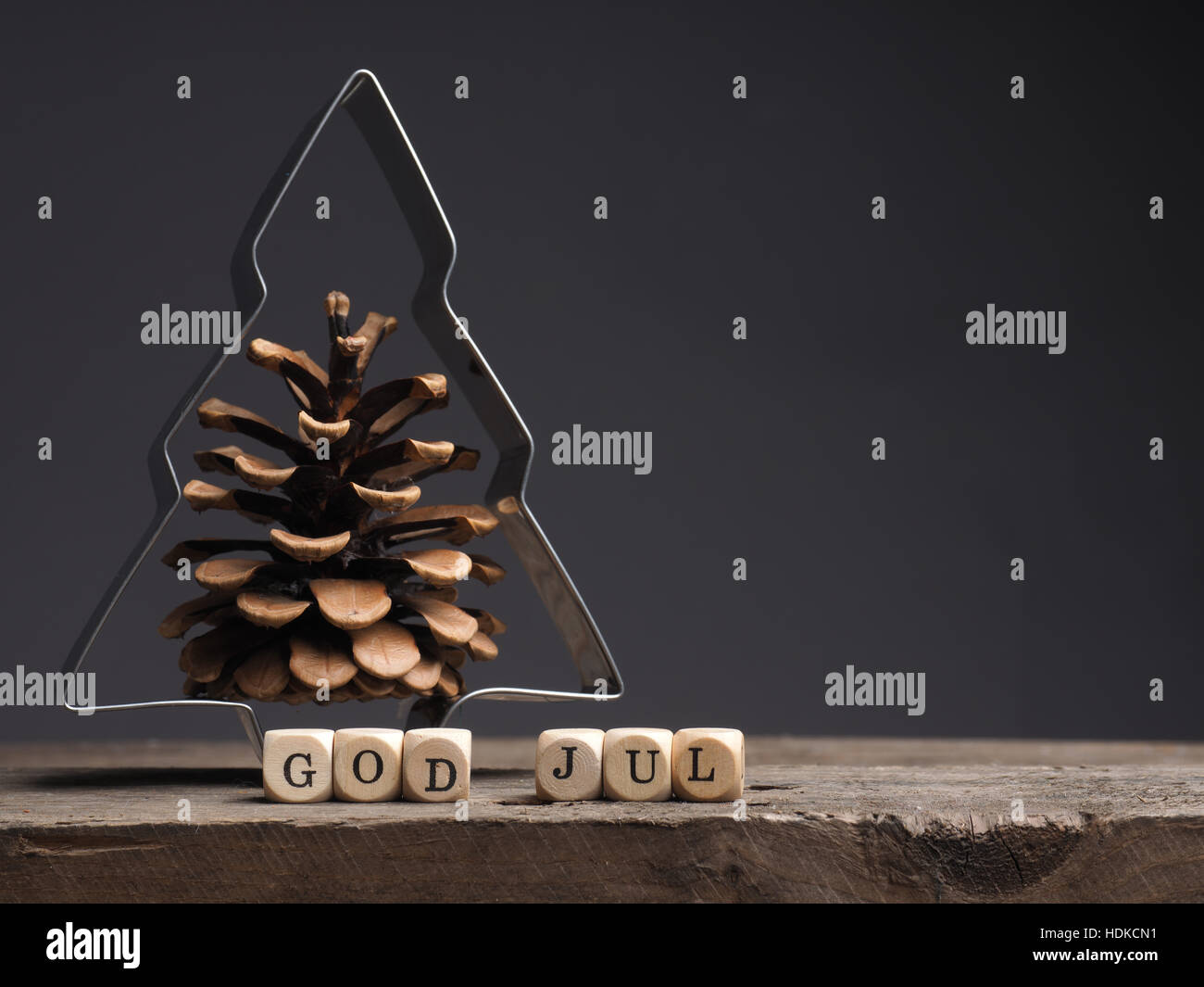 Dio Lug su plinti in legno, scandinavo parole di Buon Natale Foto Stock