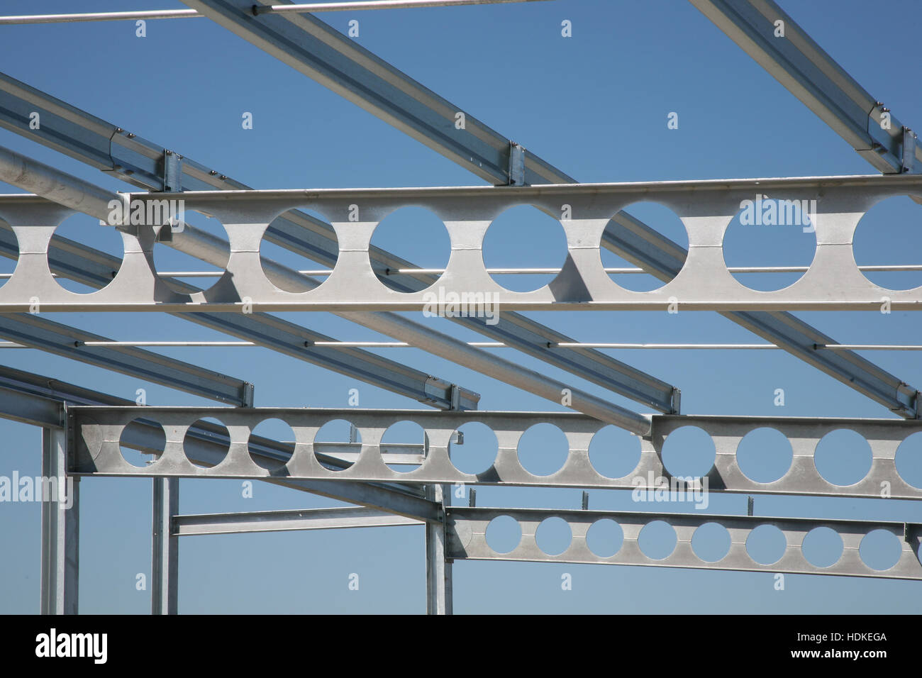 Sito in costruzione con PCC listone pavimento,strutturale del telaio in acciaio e travi a corona su un parcheggio mutistorey sviluppo in Bolton, England, Regno Unito Foto Stock