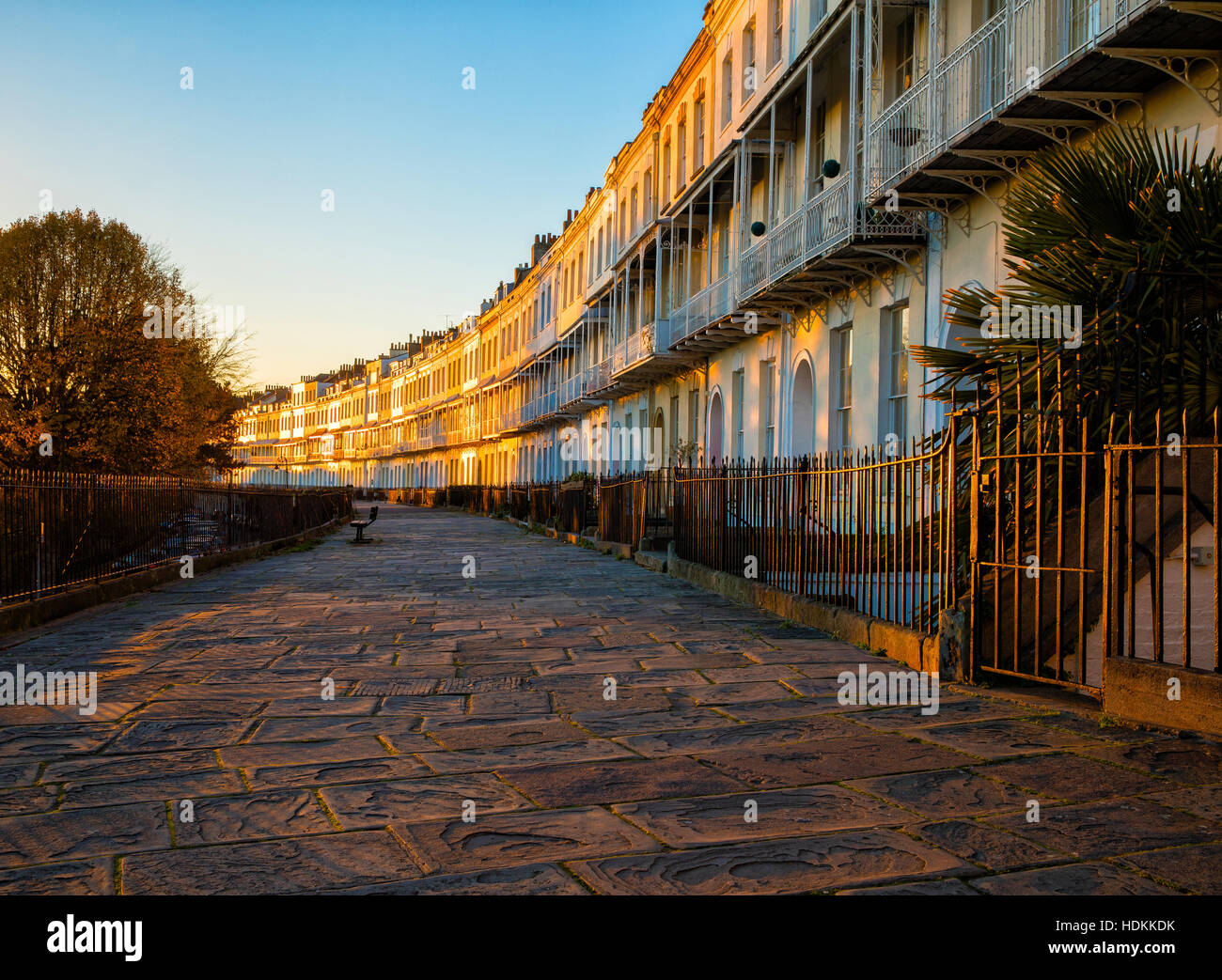 Luce della Sera al Royal York Crescent nel villaggio di Clifton Bristol che è detto di essere il più lungo della mezzaluna residenziali in Europa Foto Stock