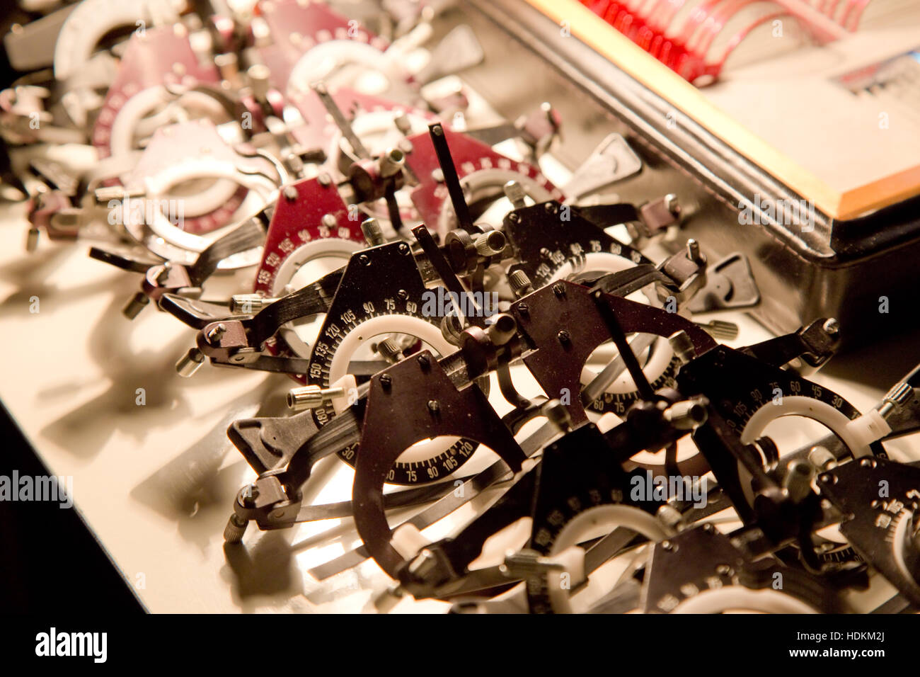 Occhiali e lenti correttive oculista nel set. Oculista. medical, salute, oftalmologia concept Foto Stock