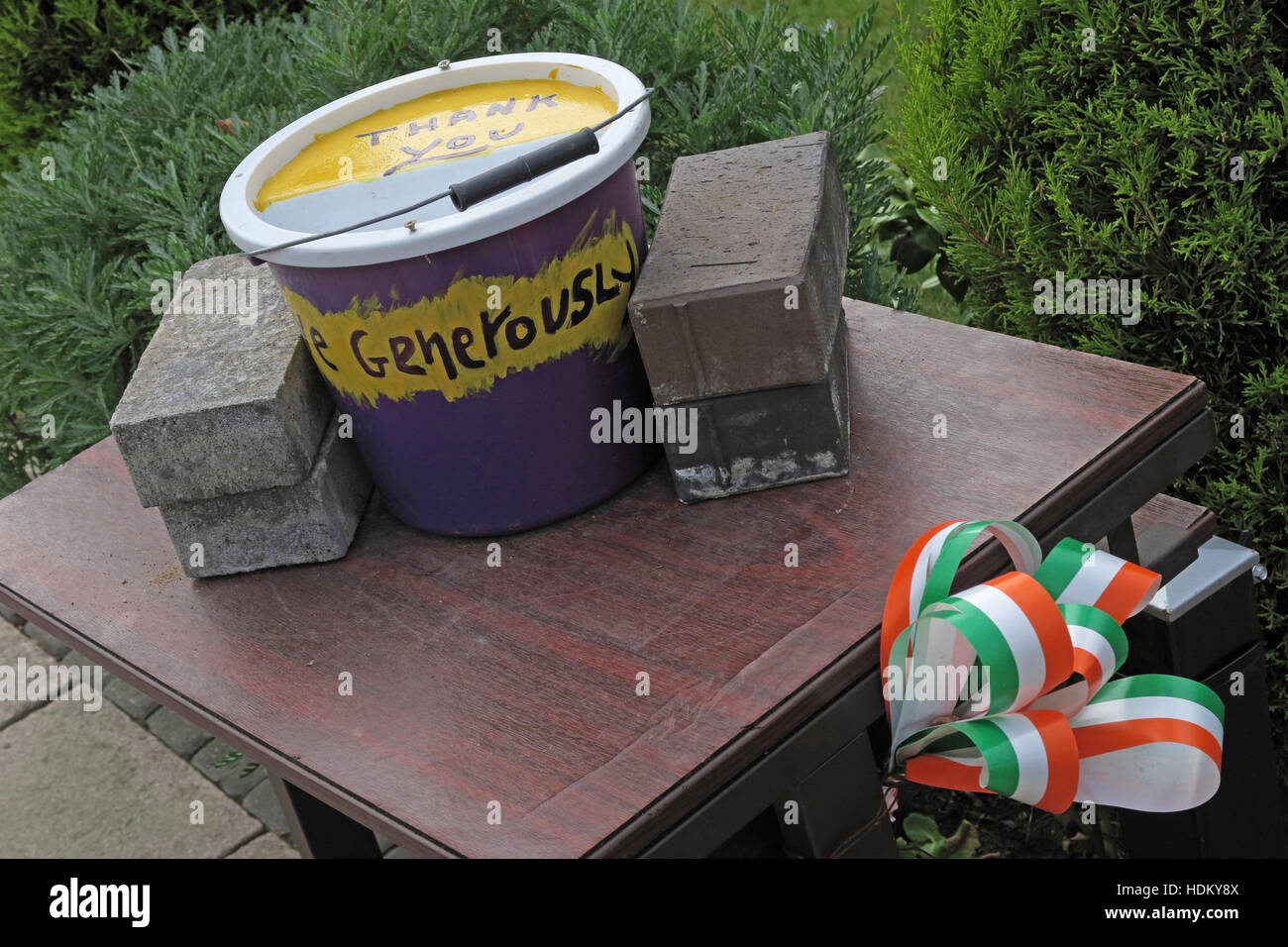 Falls Road pace giardino raccolta memoriale tin,Falls Road,West Belfast, Irlanda del Nord, Regno Unito Foto Stock