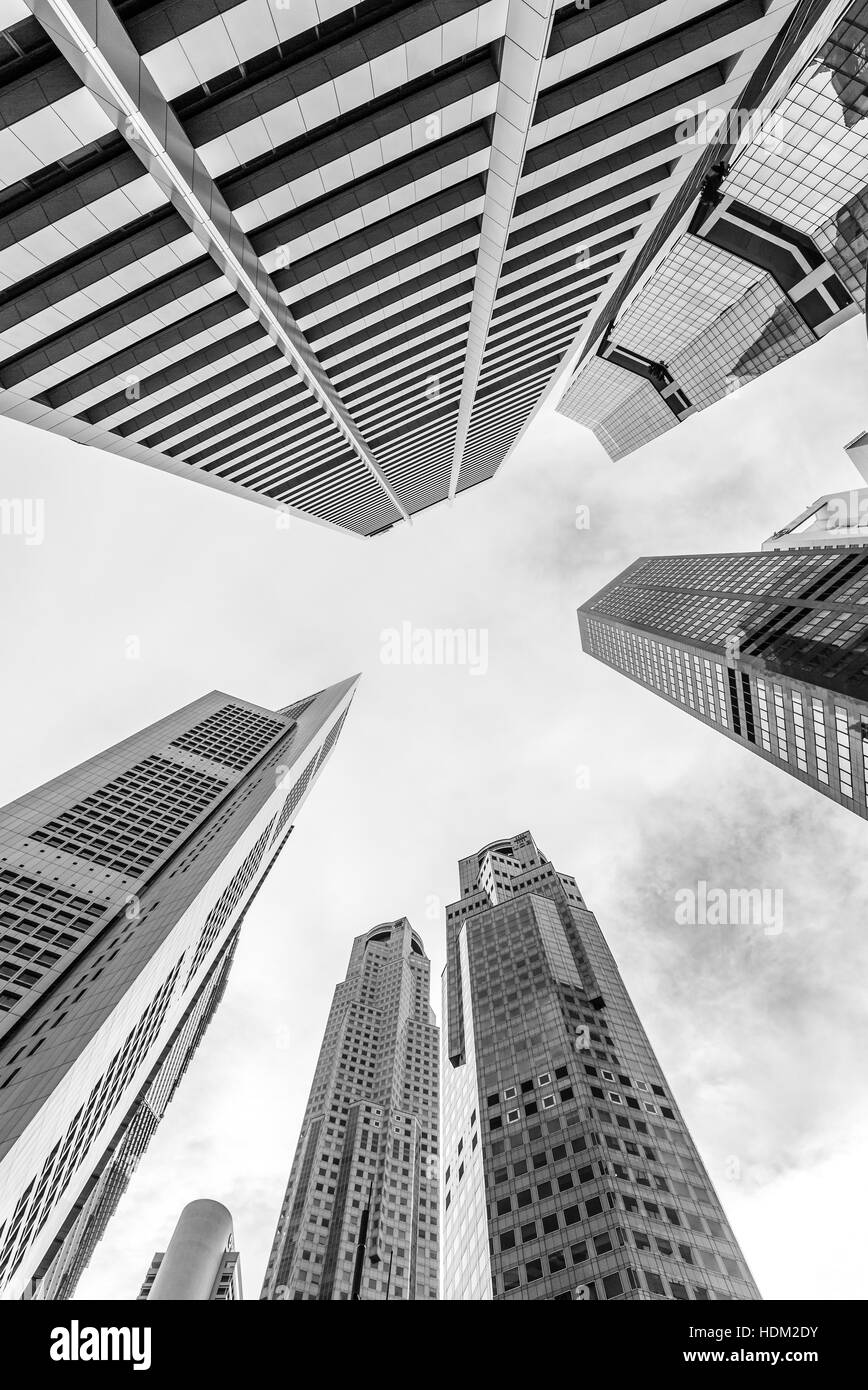 Grattacieli del quartiere centrale degli affari di Singapore. Foto in bianco e nero Foto Stock