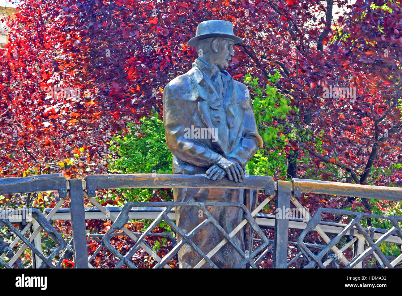 Statua dell'Ungherese sul ponte in Piazza Martire, Pest, Budapest, Ungheria Foto Stock