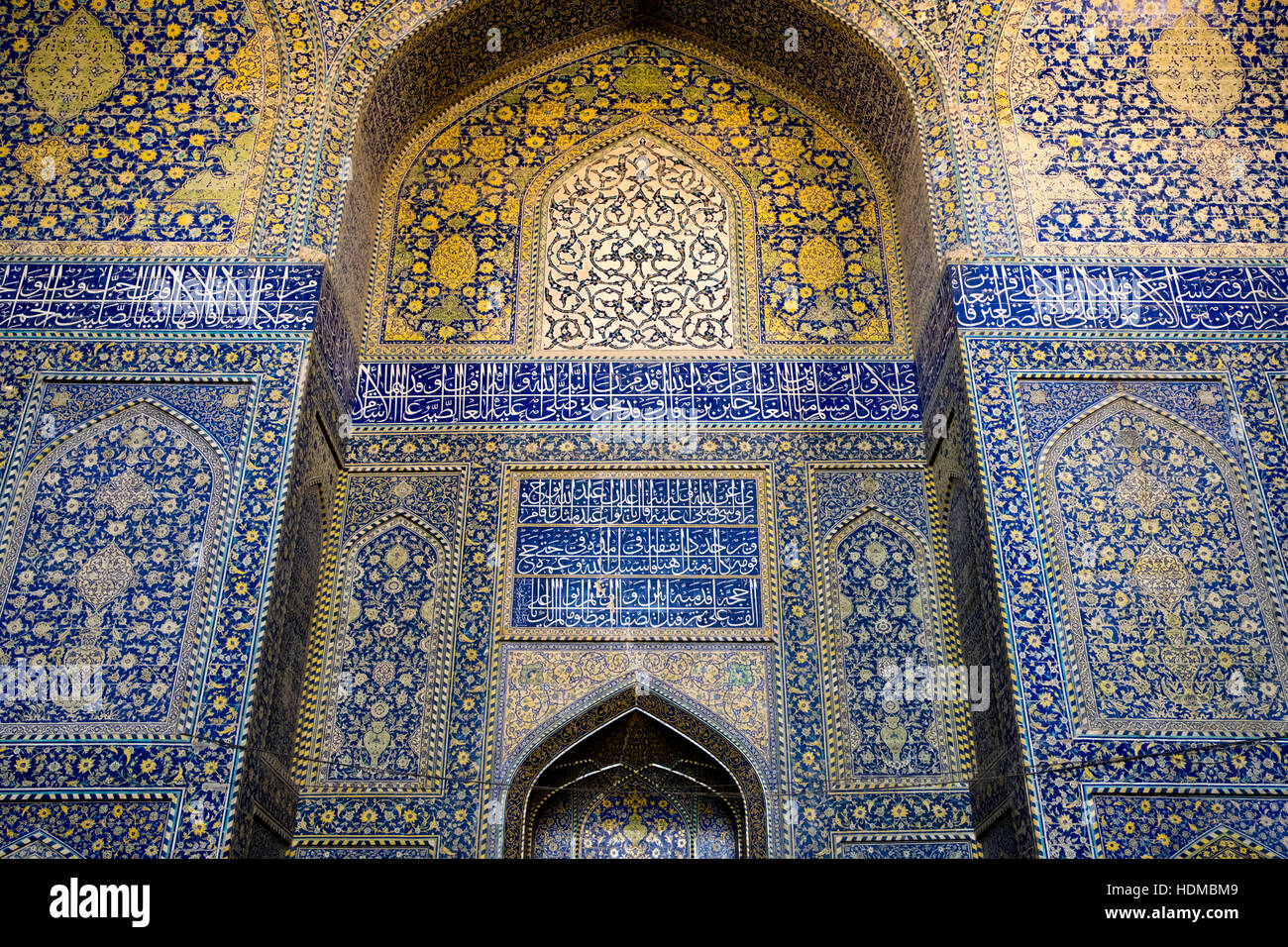 Un close-up delle tessere di mosaico della moschea Jameh, Isfahan, Provincia di Isfahan, Iran Foto Stock