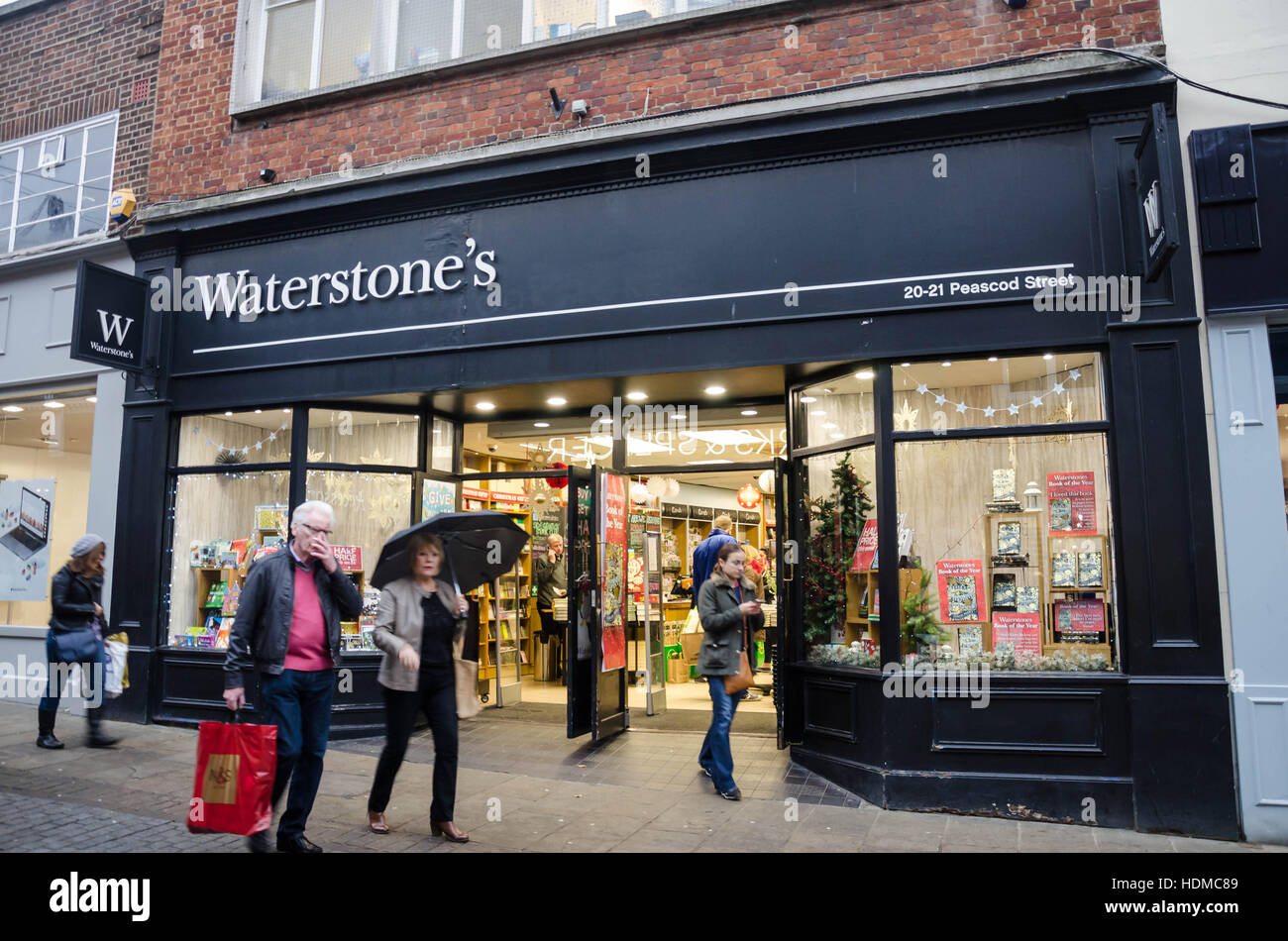 Waterstones bookshop su Peascod Street in Windsor, Berkshire, Regno Unito. Foto Stock