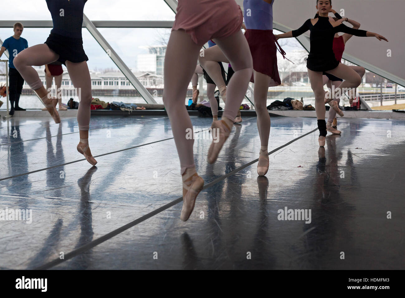 Il balletto le prove si sono svolte presso il Calatrava progettato oltre al Milwaukee Art Museum in congiunzione con una mostra d'arte. Foto Stock