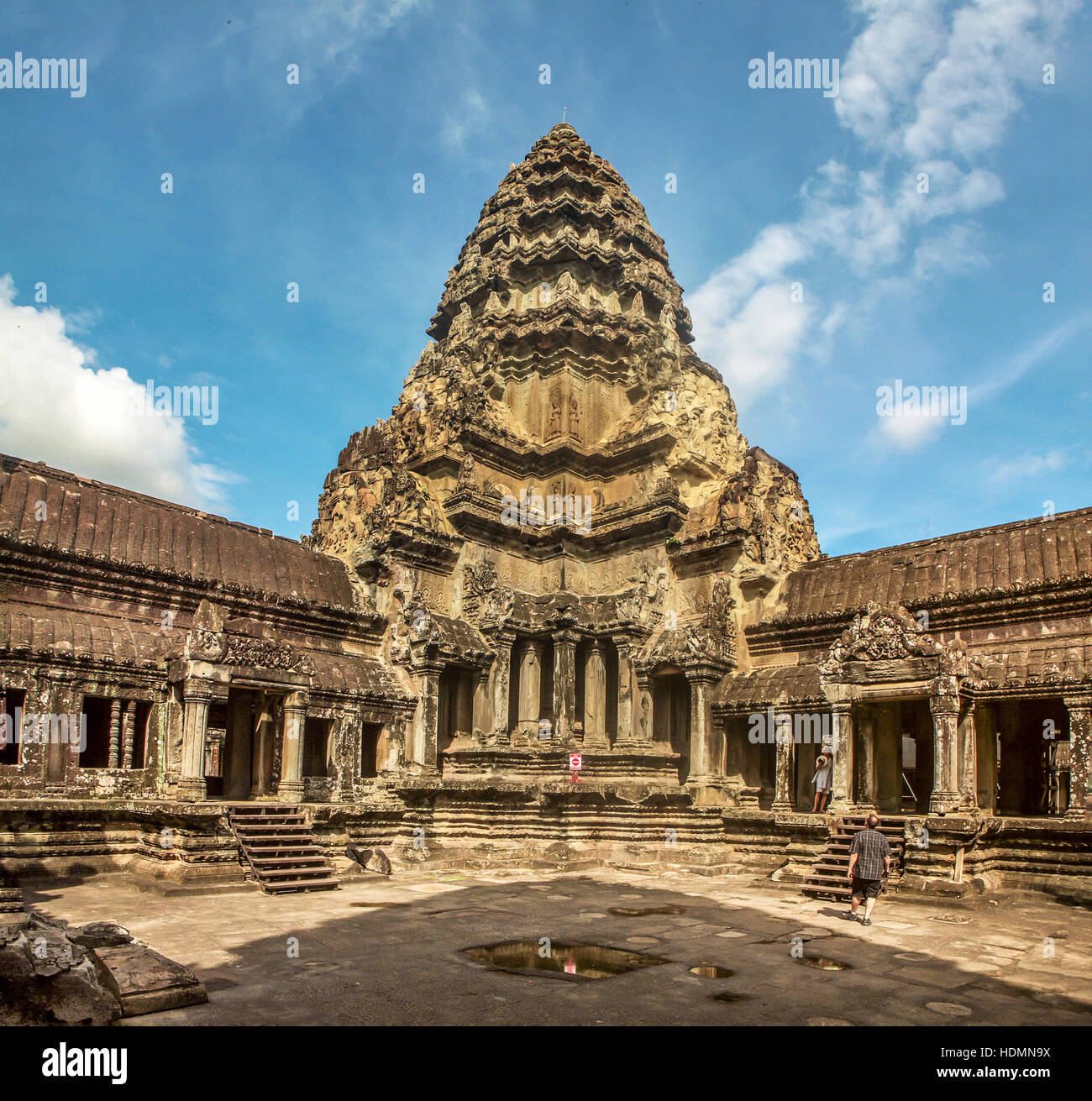 Uno dei cortili interni a Angkor Wat, Siem Reap, Regno di Cambogia. Foto Stock