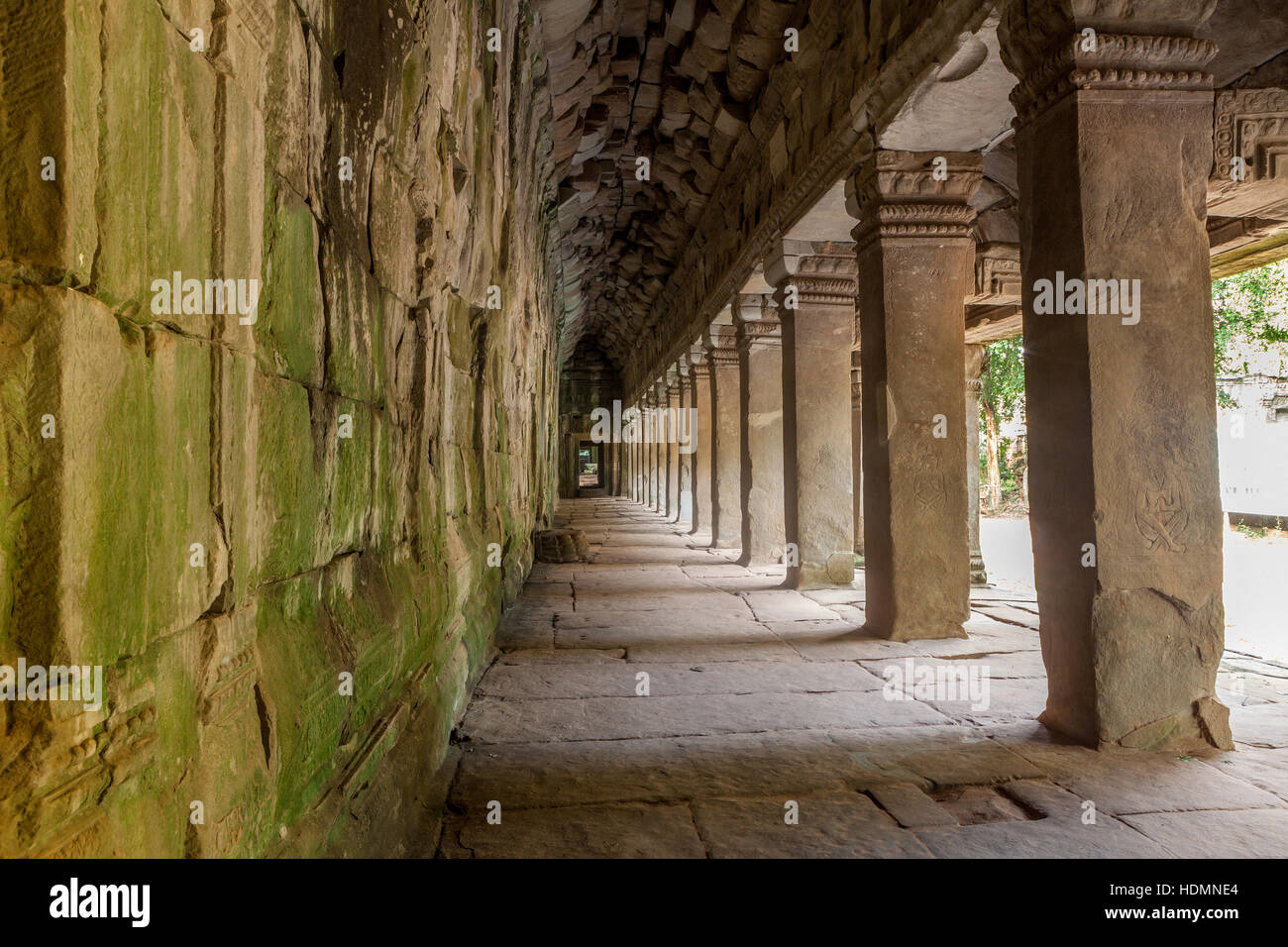 Restaurata ala sud involucro 3° galleria al Ta Prohm, parte del patrimonio di Angkor Park, è stato completamente restaurato dalla Soprintendenza Archeologica di India team Foto Stock