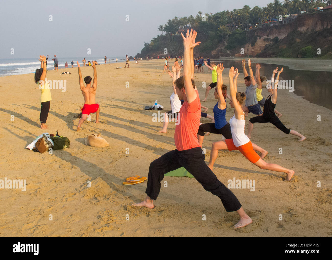 Spiaggia Yoga a sunrise in Varkala Kerala, India Foto Stock