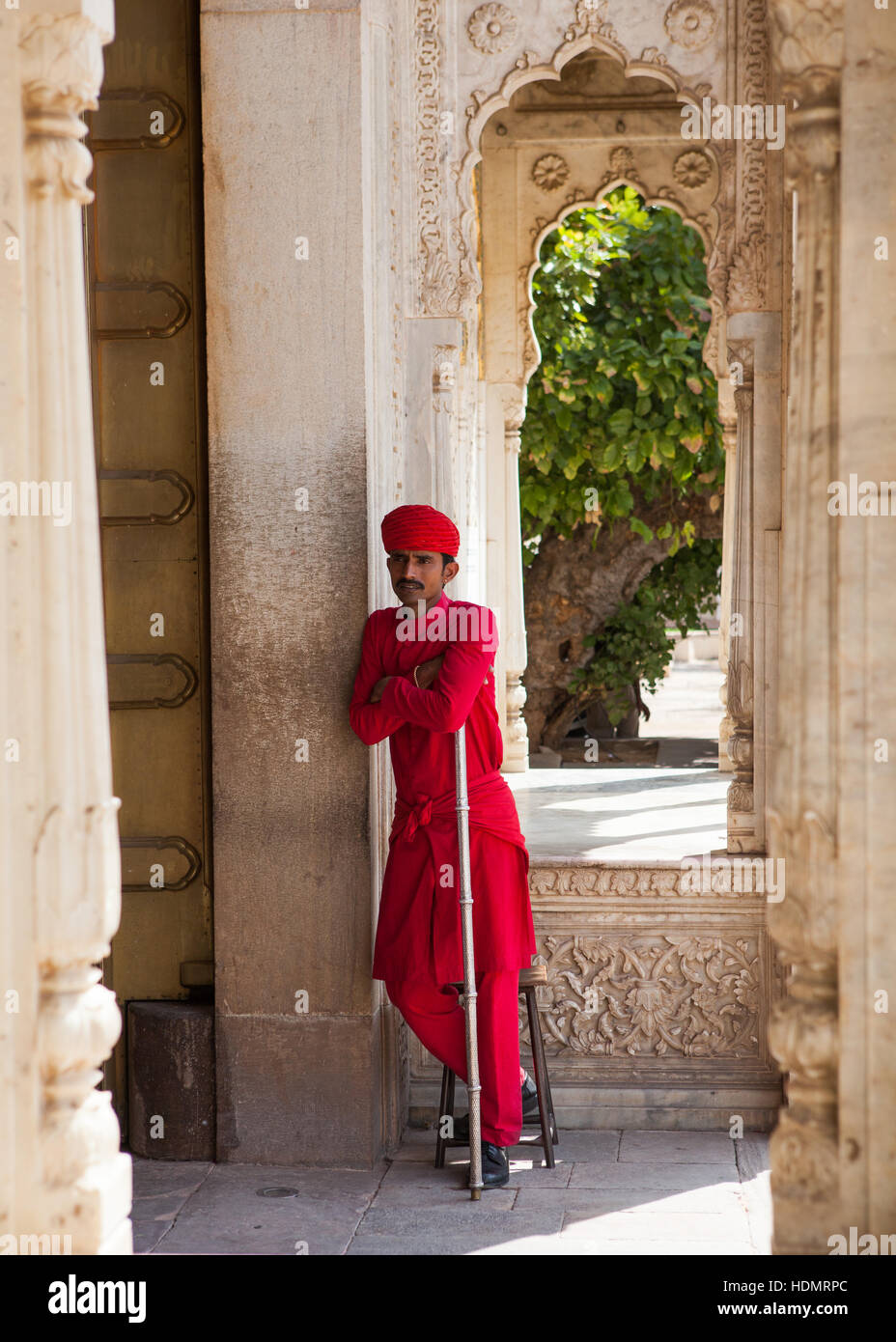 Tradizionalmente condita guard presso il palazzo della città,Jaipur Rajasthan,l'India. Foto Stock