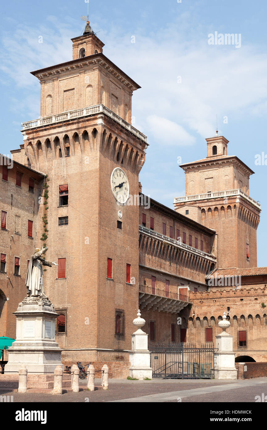 Castello Estense ('Este castello') o castello di San Michele, Ferrara, Italia. Foto Stock
