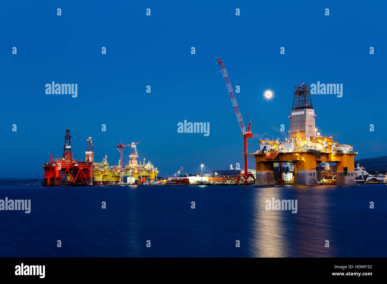 Le piattaforme petrolifere in manutenzione vicino a Bergen, Norvegia Foto Stock