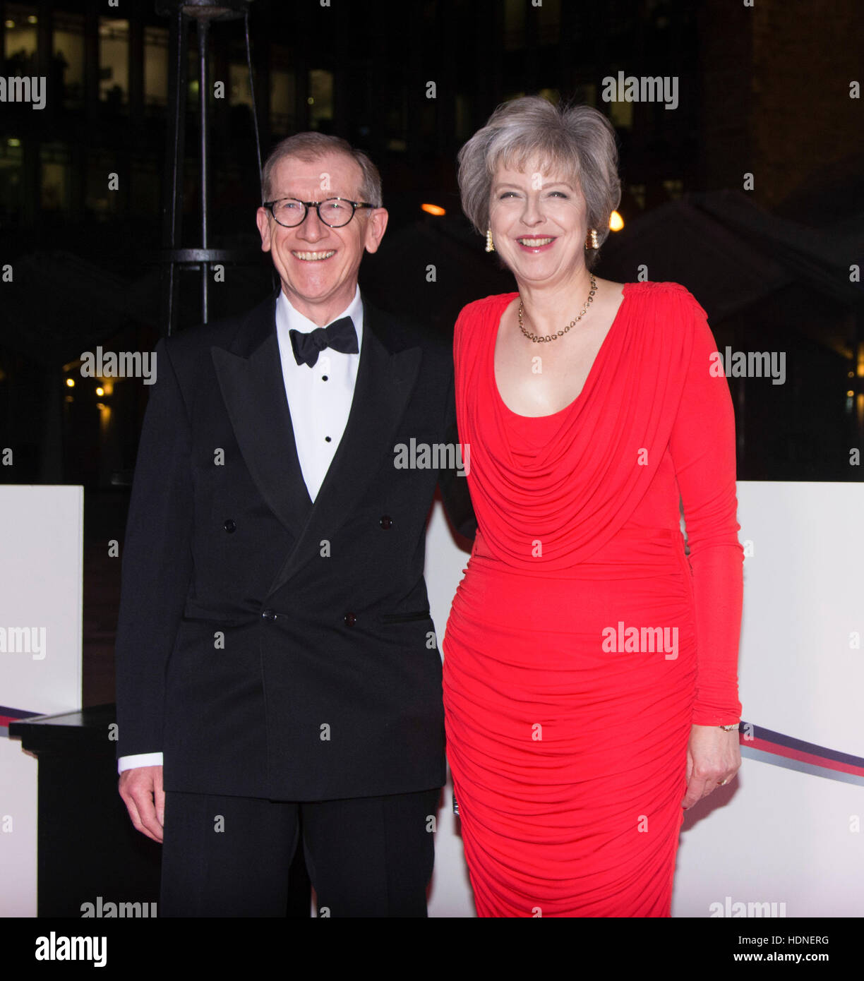 Londra, Regno Unito. Xiv Dic, 2016. Theresa Maggio e suo marito assiste in Guild Hall il 14 dicembre 2016, Londra, Inghilterra. Credito: la foto di accesso/Alamy Live News Foto Stock