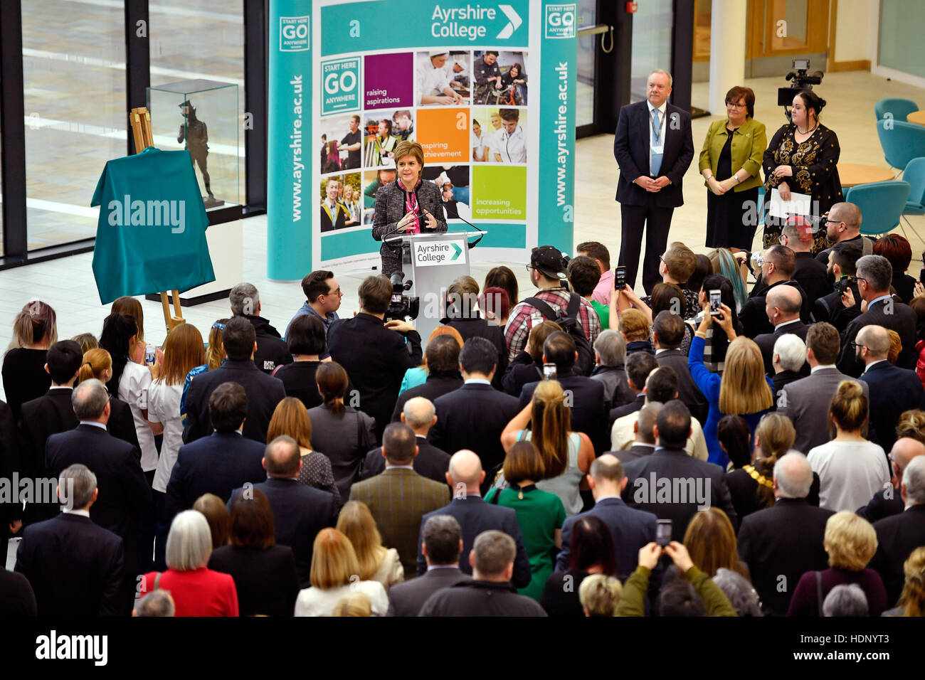 Primo ministro di Scozia Nicola Storione apre la rinnovata Kilmarnock campus di Ayrshire College. Foto Stock