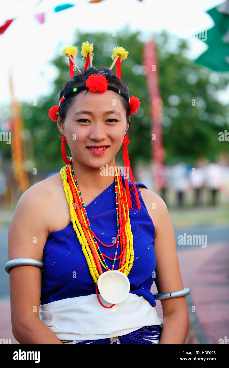 Pochury Naga Tribal Woman in costumi tradizionali. Pochury è una delle tribù più importanti del distretto di Phek a Nagaland. Facce rurali dell'India Foto Stock