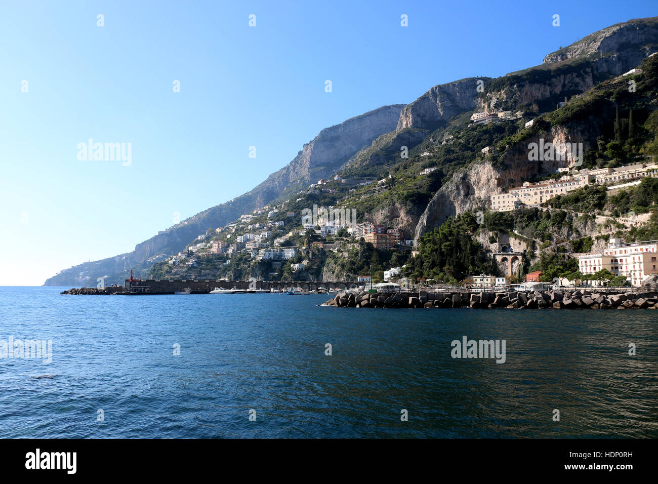 Paesaggio di scogliere di Amalfi, Campania, Italia Foto Stock