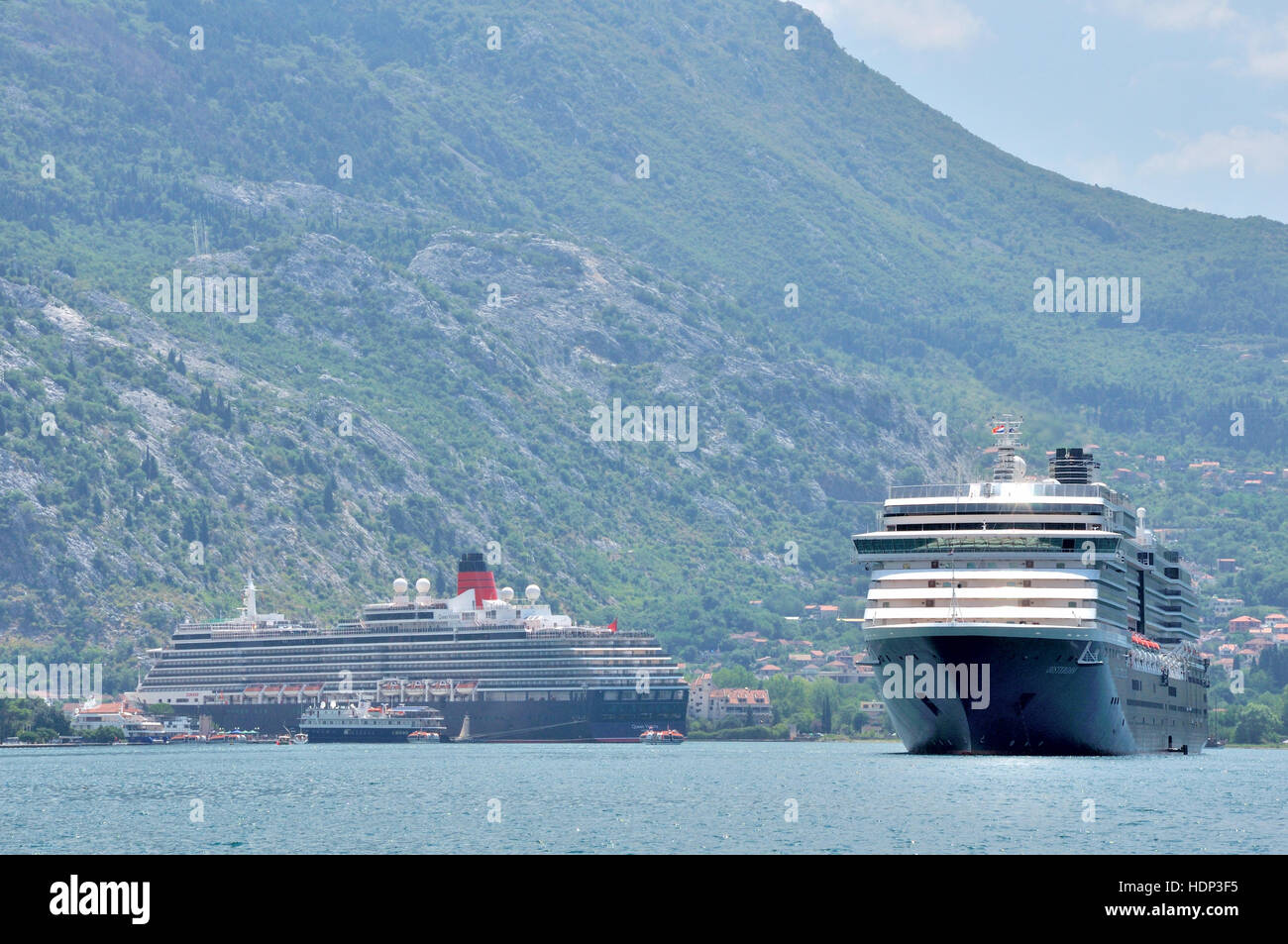 Montenegro Koto Bay Porto navi ormeggiate, il più meridionale del fiordo nell emisfero nord Foto Stock