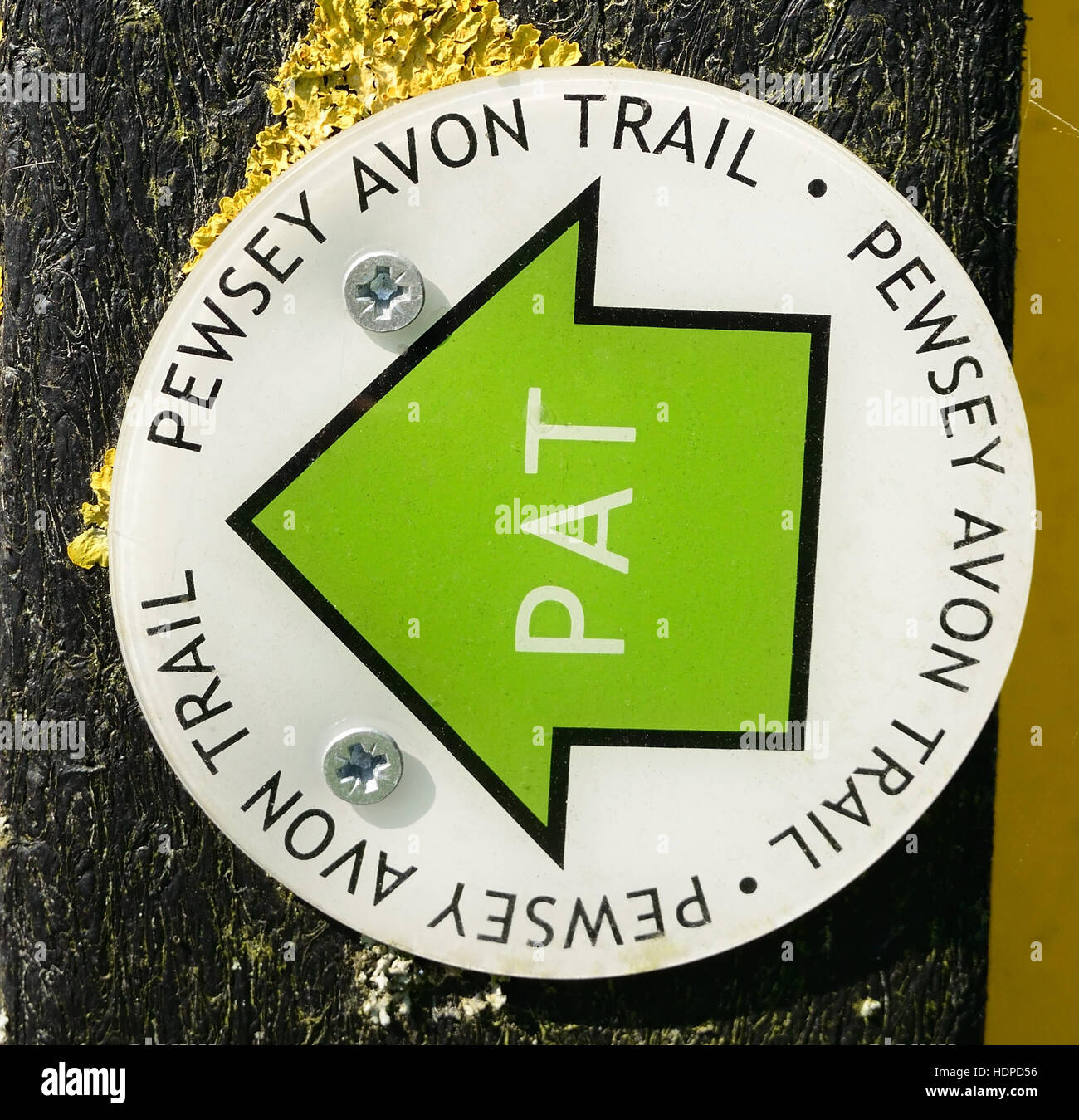 Waymarker per la Pewsey Avon Trail, un sentiero pedonale che collega Pewsey a Salisbury lungo il fiume Avon valley. Foto Stock