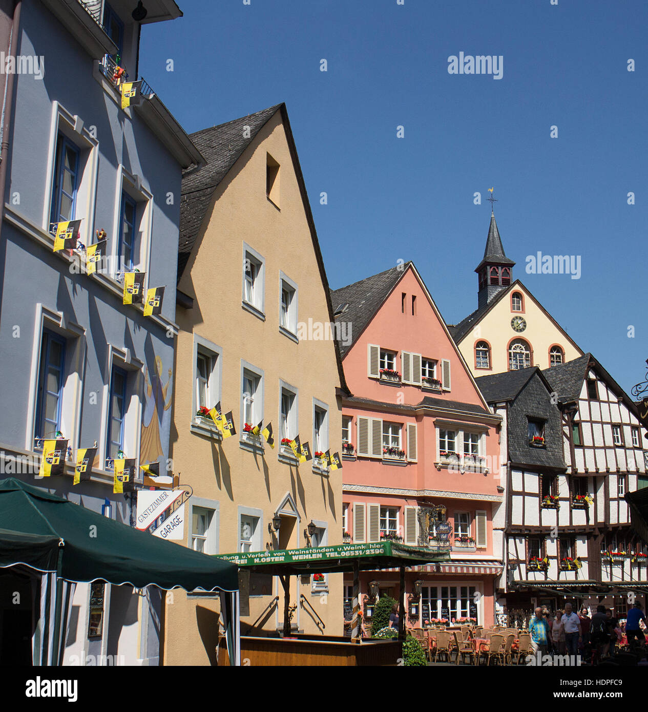 Case pittoresche a Bernkastel-Kues, Renania-Palatinato, Germania Foto Stock