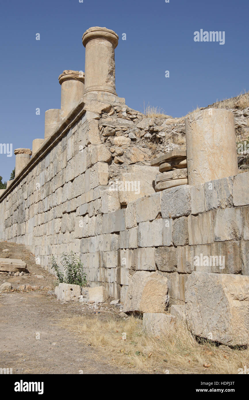 KANGAVAR, IRAN - Ottobre 3, 2016: Rovine del tempio di Anahita, sito storico di Kangavar il 3 ottobre 2016 in Iran, in Asia Foto Stock