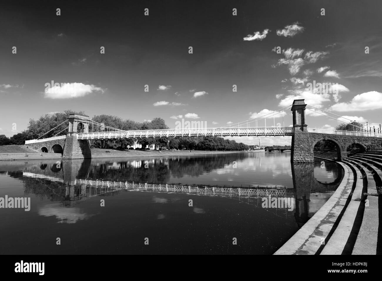 Ponte sul fiume Trent, Nottingham City Centre, Nottinghamshire, England, Regno Unito Foto Stock