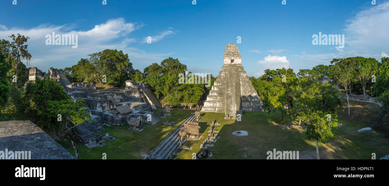 Tempio che io o tempio della grande Jaguar, è una piramide funeraria dedicata a Jasaw Chan K'awil, che fu seppellito nella struttura in ANNUNCIO 734. Il pyram Foto Stock