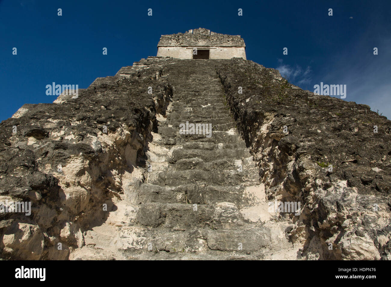 Tempio che io o tempio della grande Jaguar, è una piramide funeraria dedicata a Jasaw Chan K'awil, che fu seppellito nella struttura in ANNUNCIO 734. Il pyram Foto Stock