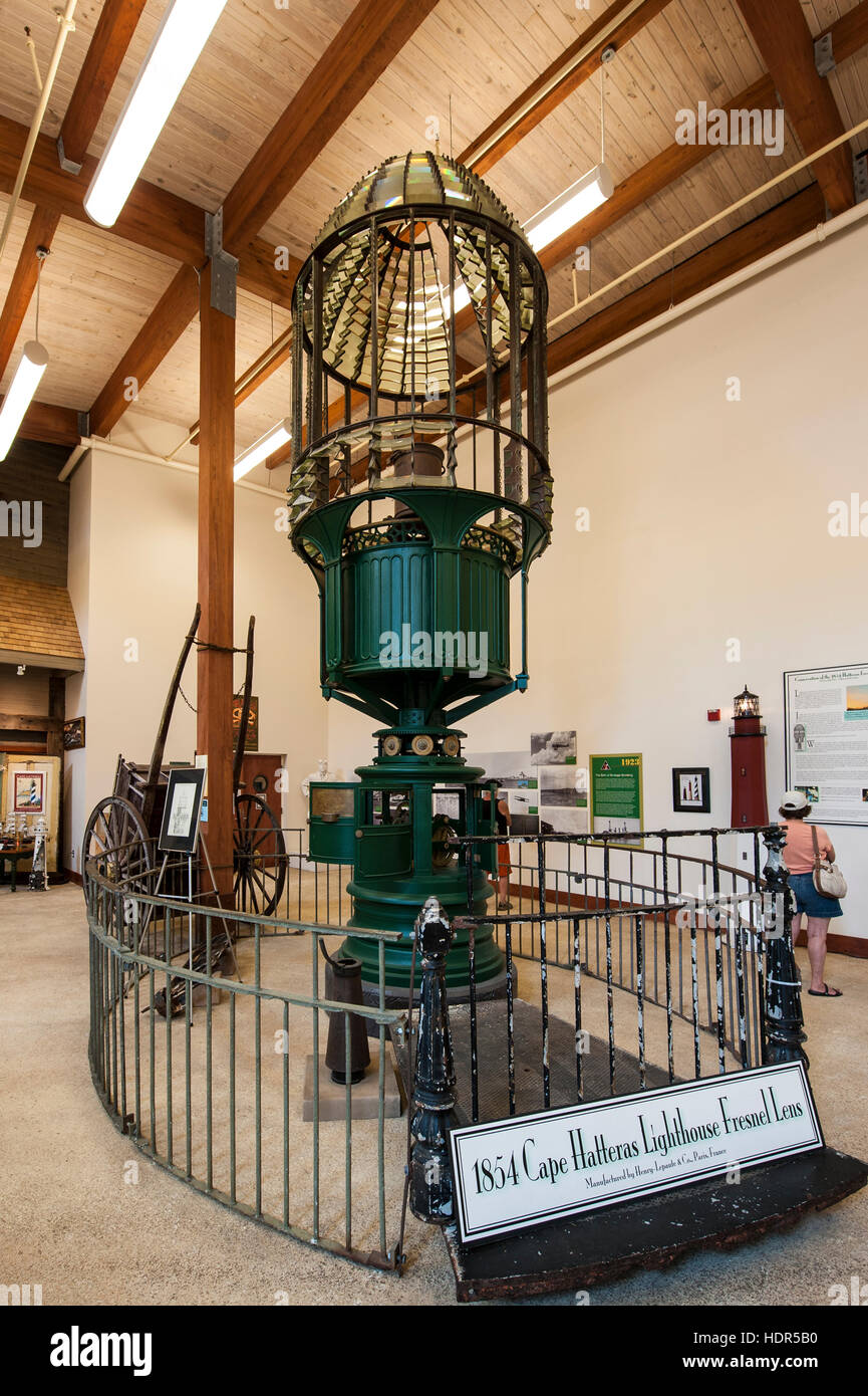 L'originale 1854 Cape Hatteras Llighthouse lente di fresnel al cimitero della Atlantic Museum, Hatteras Island, Outer Banks, North Carolina, Stati Uniti d'America. Foto Stock