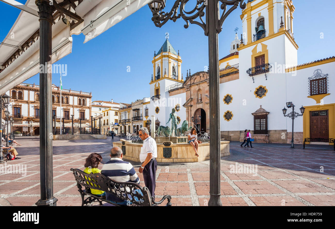 Spagna, Andalusia, provincia di Malaga, Ronda, Plaza del Socorro, fontana con Hercules e Lions Foto Stock