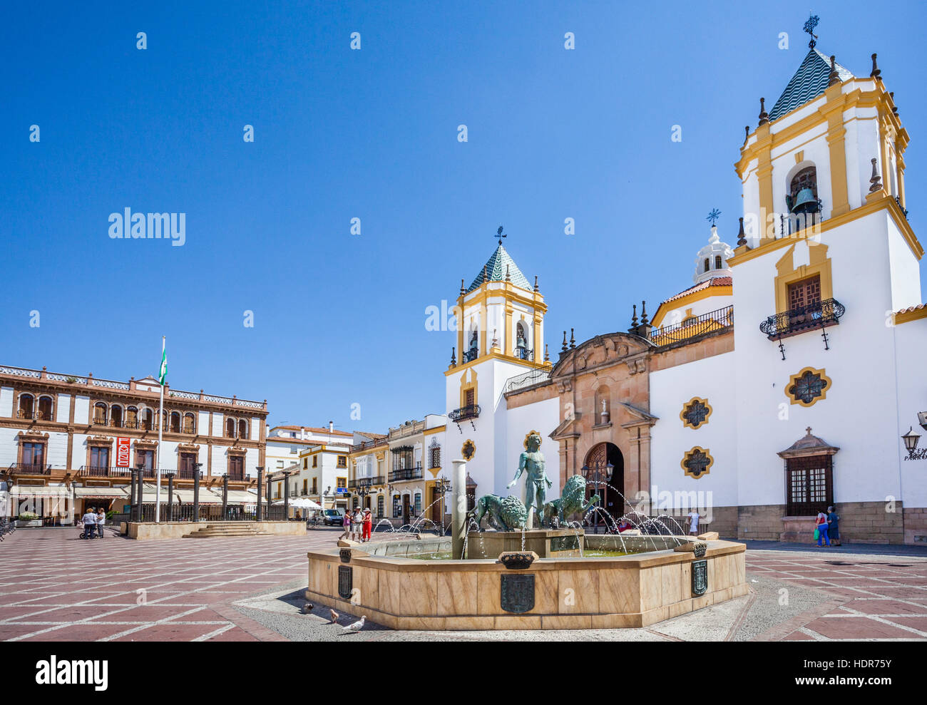 Spagna, Andalusia, provincia di Malaga, Ronda, Plaza del Socorro, fontana con Hercules e Lions Foto Stock