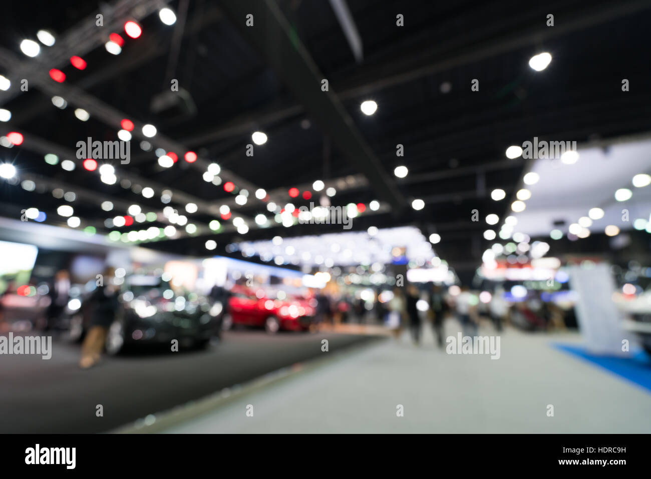 Sfocate e sfocati sullo sfondo di un evento pubblico exhibition hall mostra e delle automobili, business evento commerciale nozione Foto Stock