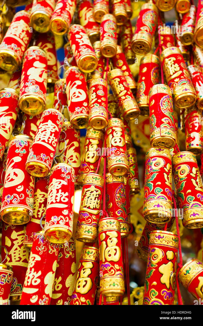 Rosso cinese di Nuovo Anno decorazioni per festeggiare il nuovo anno lunare di Tet nella Cholon area della Città di Ho Chi Minh, Vietnam. Foto Stock