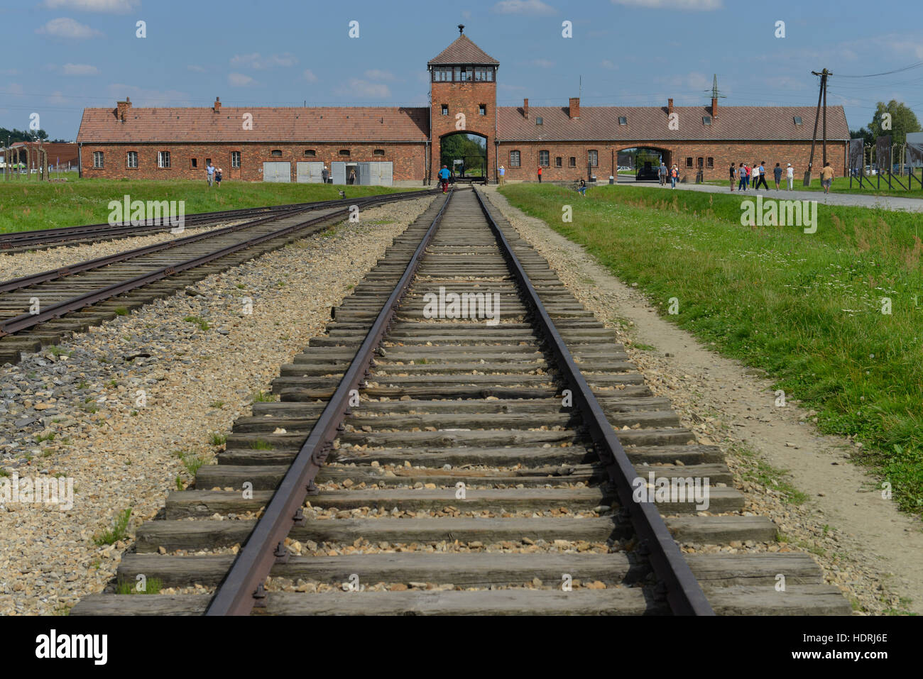 Gleise, Torhaus, Konzentrationslager, Auschwitz-Birkenau, Auschwitz, Polen Foto Stock