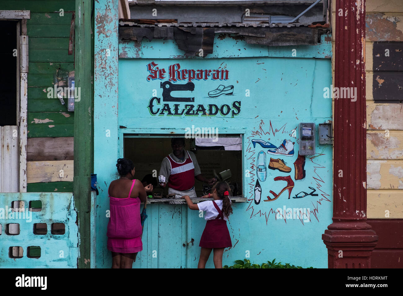 Small business riparazione di scarpe in Baracoa, Cuba Foto Stock