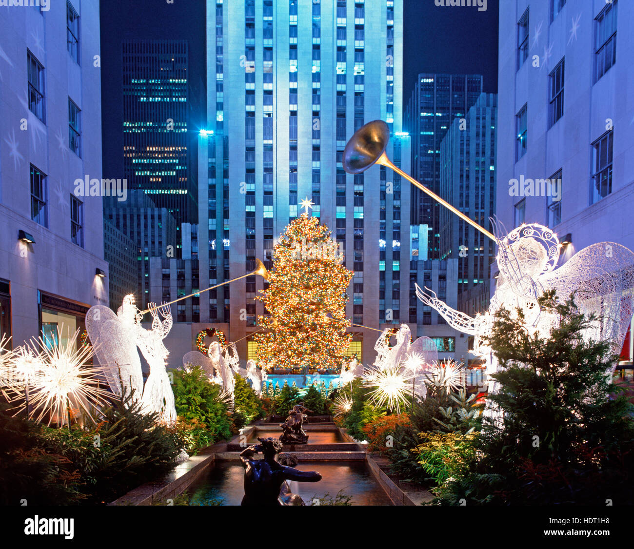 Il Rockefeller Center decorato sul ghiaccio Chrisy Angeli a Natale, Rockefeller Center di New York, Stati Uniti d'America Foto Stock