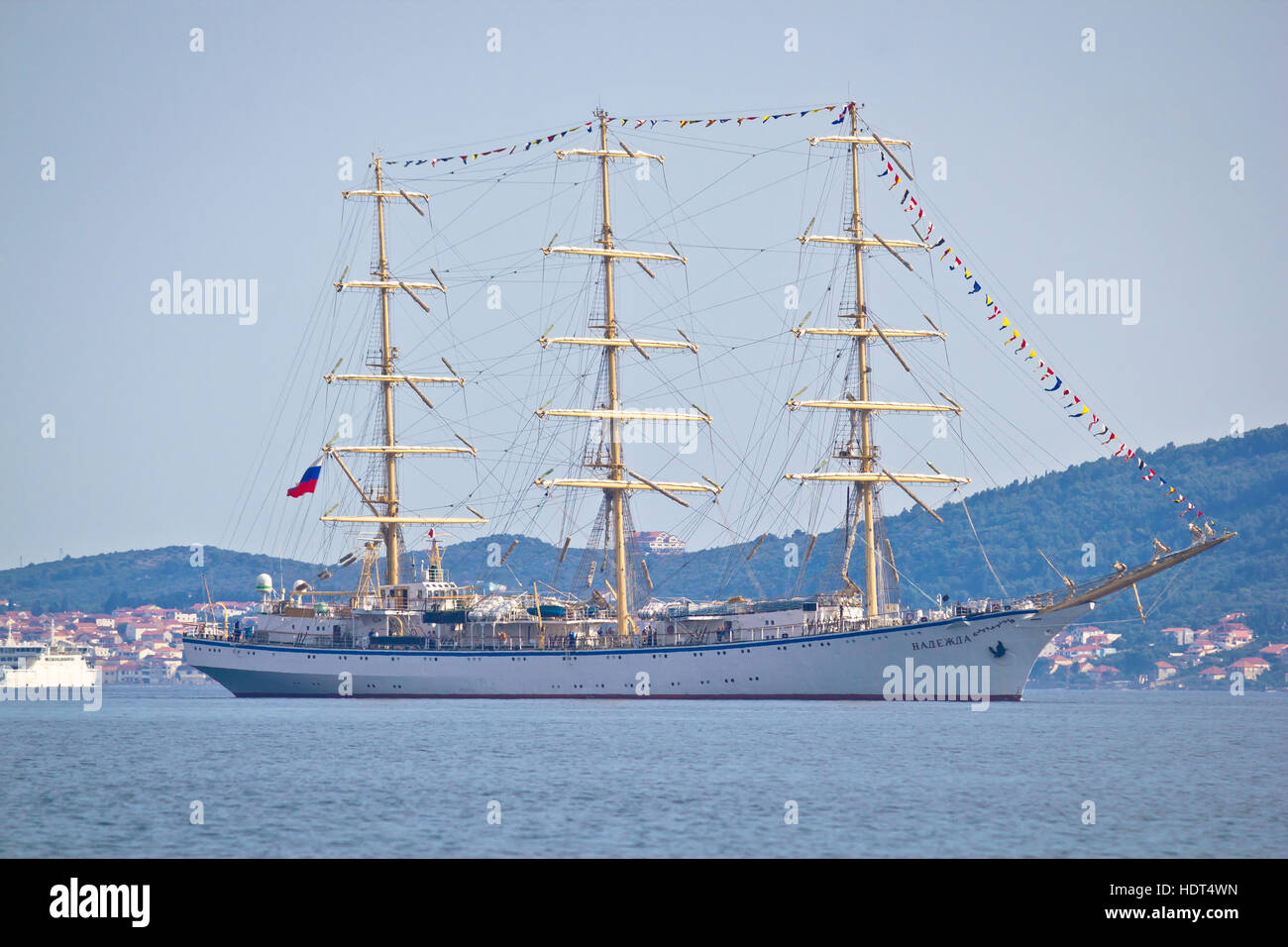 Zadar, Croazia, 20 Giugno 2014: Il sailiboat Nadezhda della Federazione russa in viaggio attraverso la Croazia. Nadezhda è la formazione di nave militare Russa a. Foto Stock