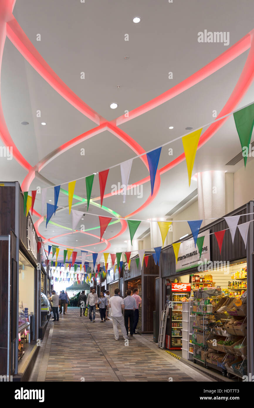 Passeggiata di Mercato Mercato coperto, Woking, Surrey, England, Regno Unito Foto Stock