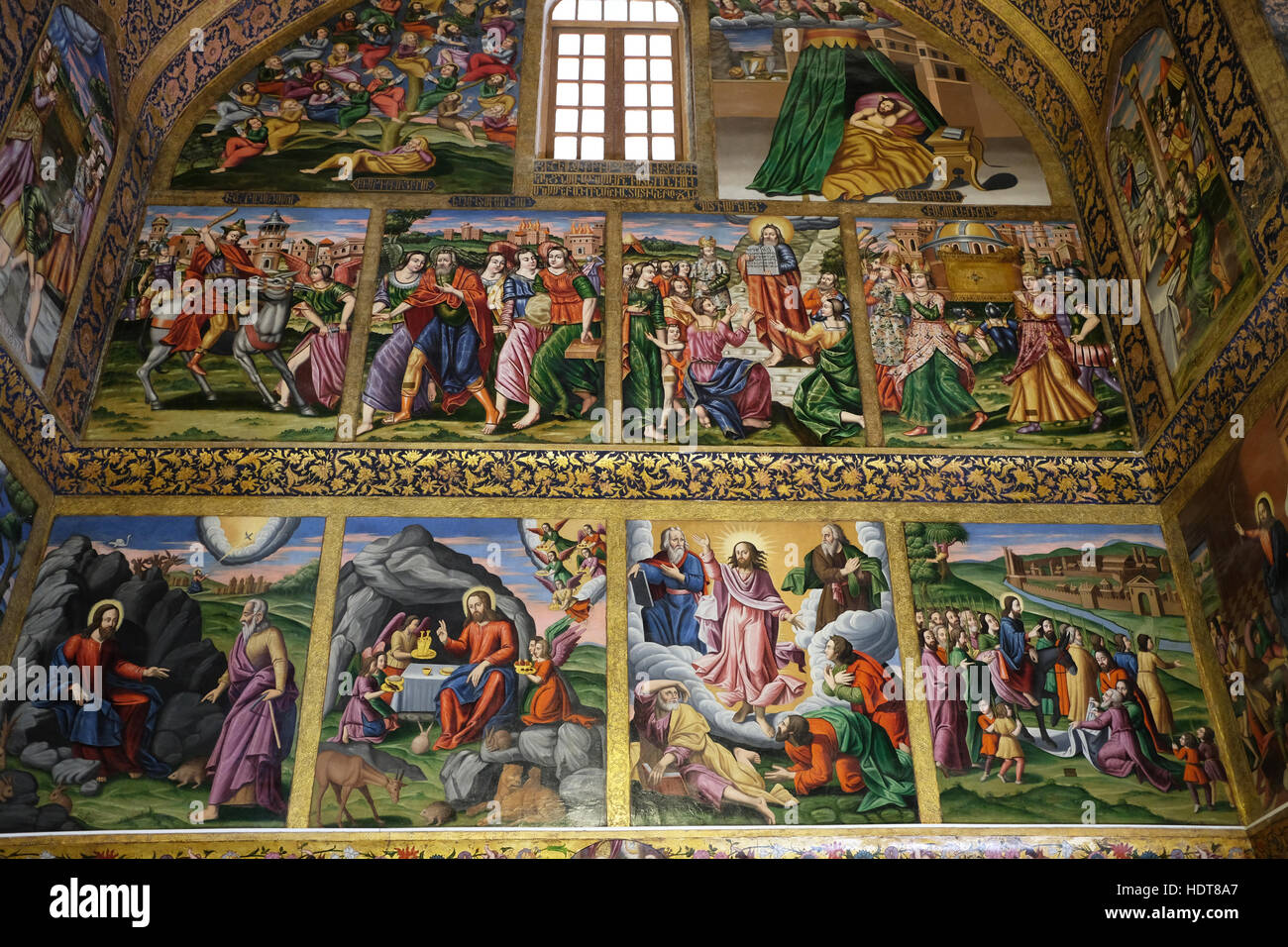 Affreschi del mostrano scene bibliche all'interno del santo Salvatore Cattedrale, nota anche come la Chiesa del Santo sorelle. Foto Stock