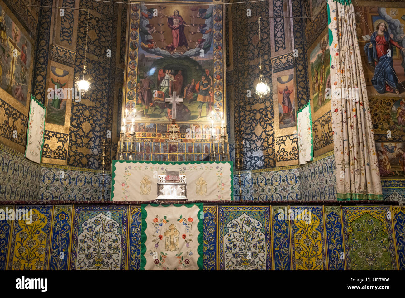 L'altare dentro il santo Salvatore Cattedrale, nota anche come la Chiesa del Santo sorelle in Isfahan, Iran. Foto Stock