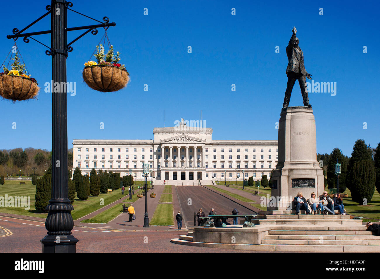 Statua di Edward Carson di fronte gli edifici del Parlamento, Belfast, Irlanda del Nord, Regno Unito. Gli edifici del Parlamento, noto come Stormont a causa di esso Foto Stock