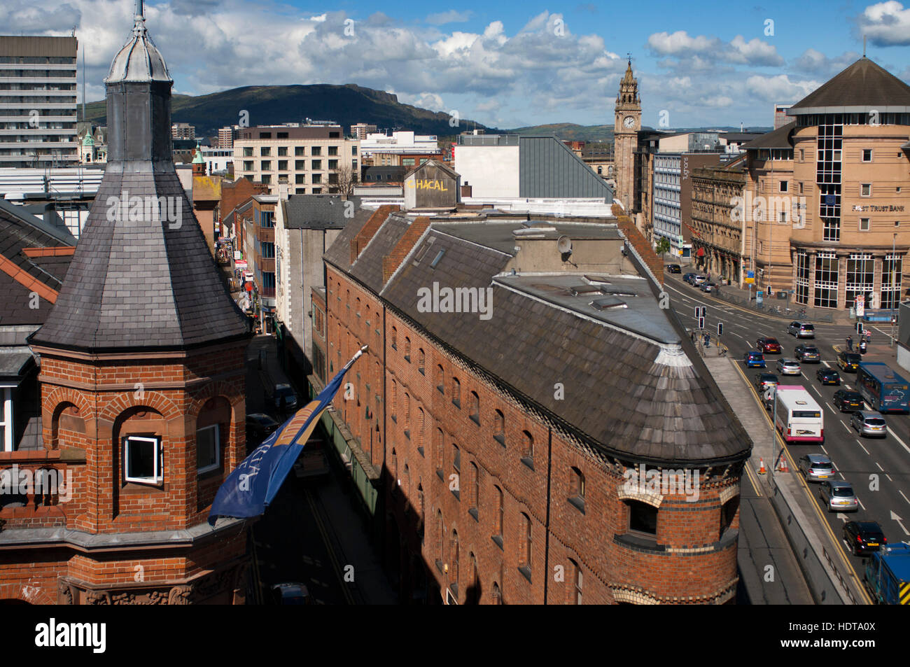 Bittles bar solo Belfasts Flatiron Building, Belfast City Centre, Irlanda del Nord, Regno Unito. Bittle del Bar o del Belfast Flatiron. Questo edificio è stato costruito nel Foto Stock