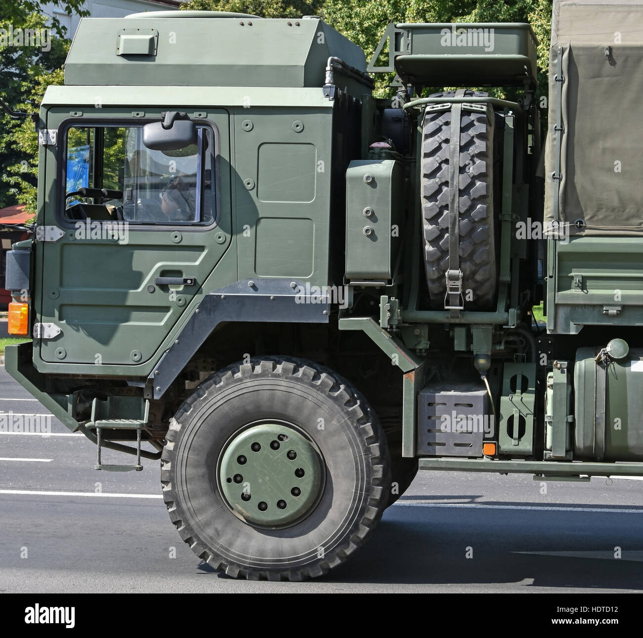 Camion militare veicolo su strada Foto Stock