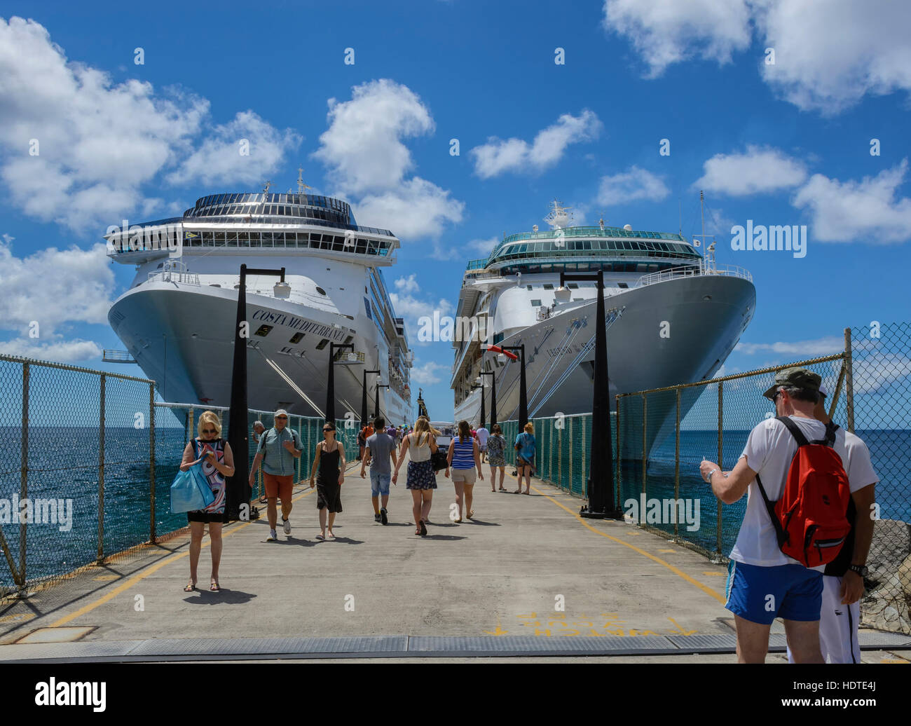 Nave da crociera nel porto, Basseterre, Piccole Antille, Saint Kitts Foto Stock