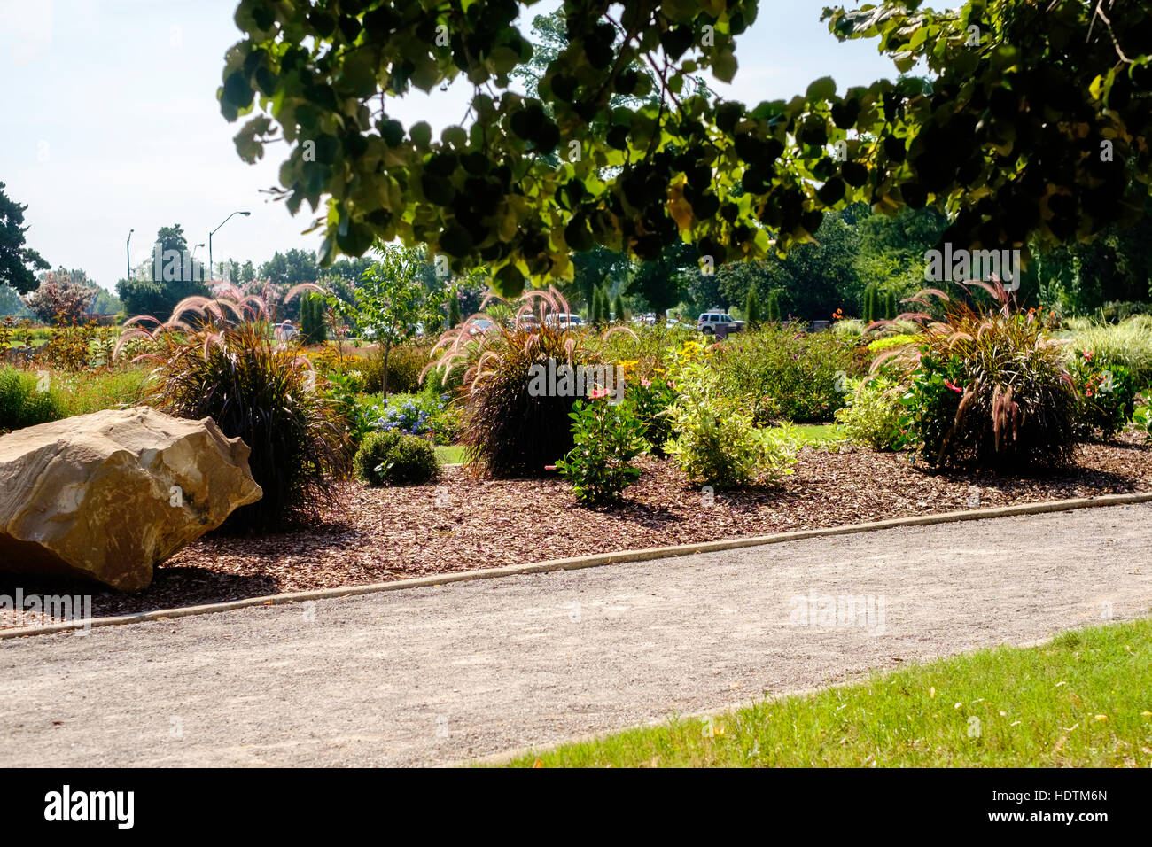 Un pubblico giardino comunale e il percorso nella città di Oklahoma, Oklahoma, Stati Uniti d'America. Foto Stock