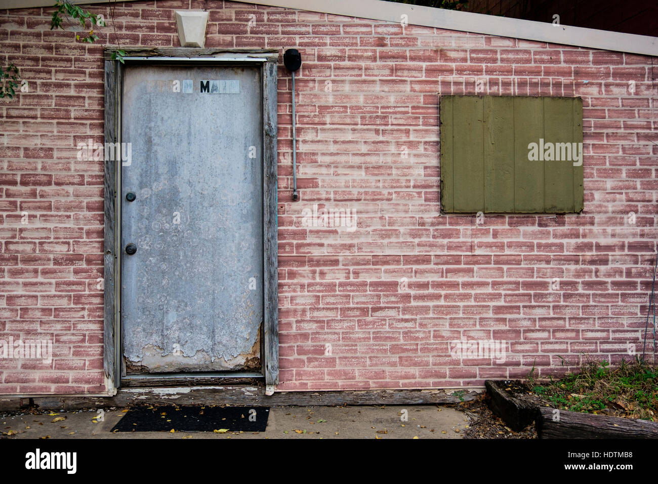 Un vacante dilapidato si imbarcò in una vecchia e piccola dimora nella piccola città di Washington, Oklahoma, USA. Foto Stock