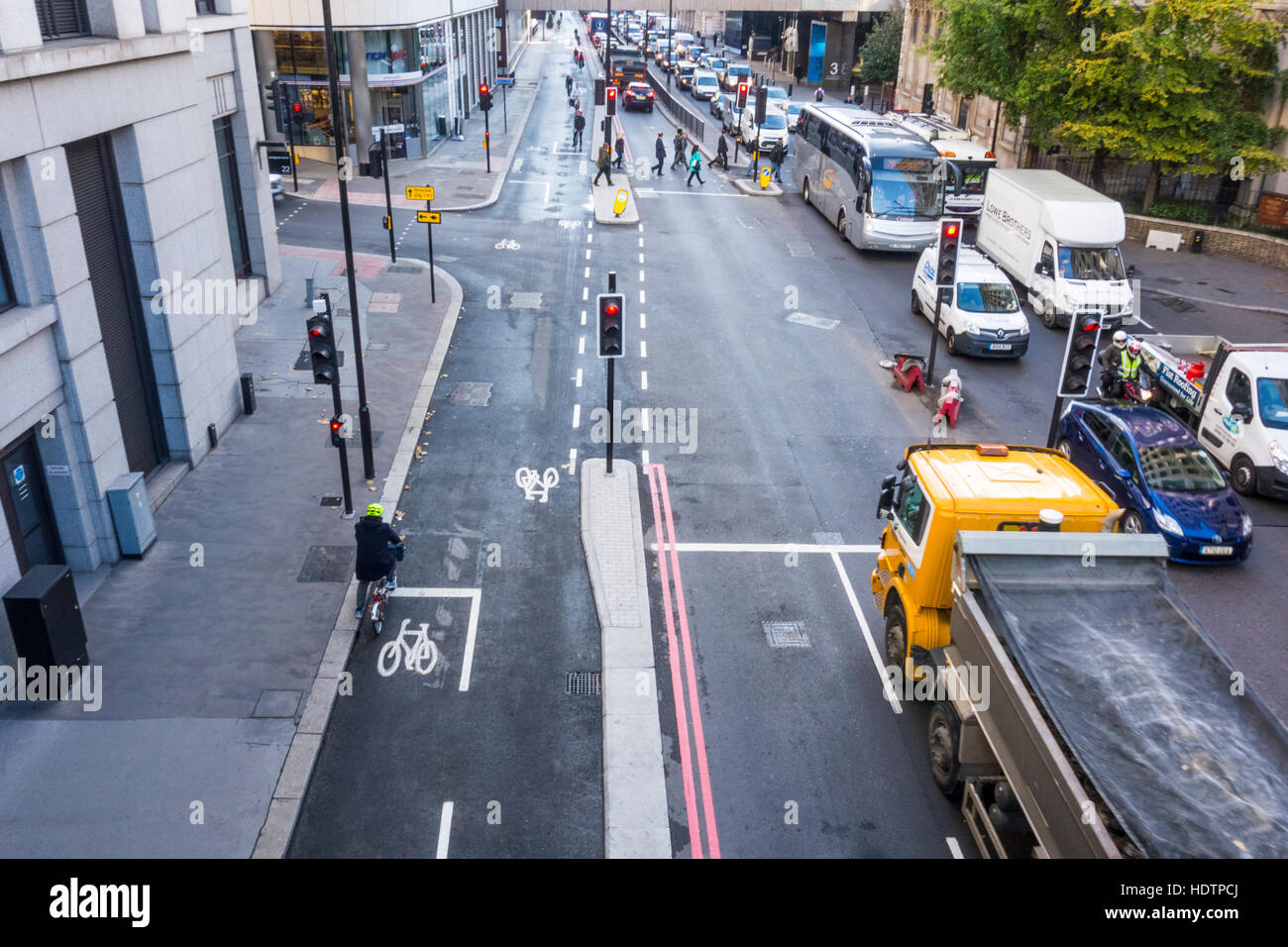 Giunzione di Lower Thames Street e Fish Street Hill, London, Regno Unito Foto Stock