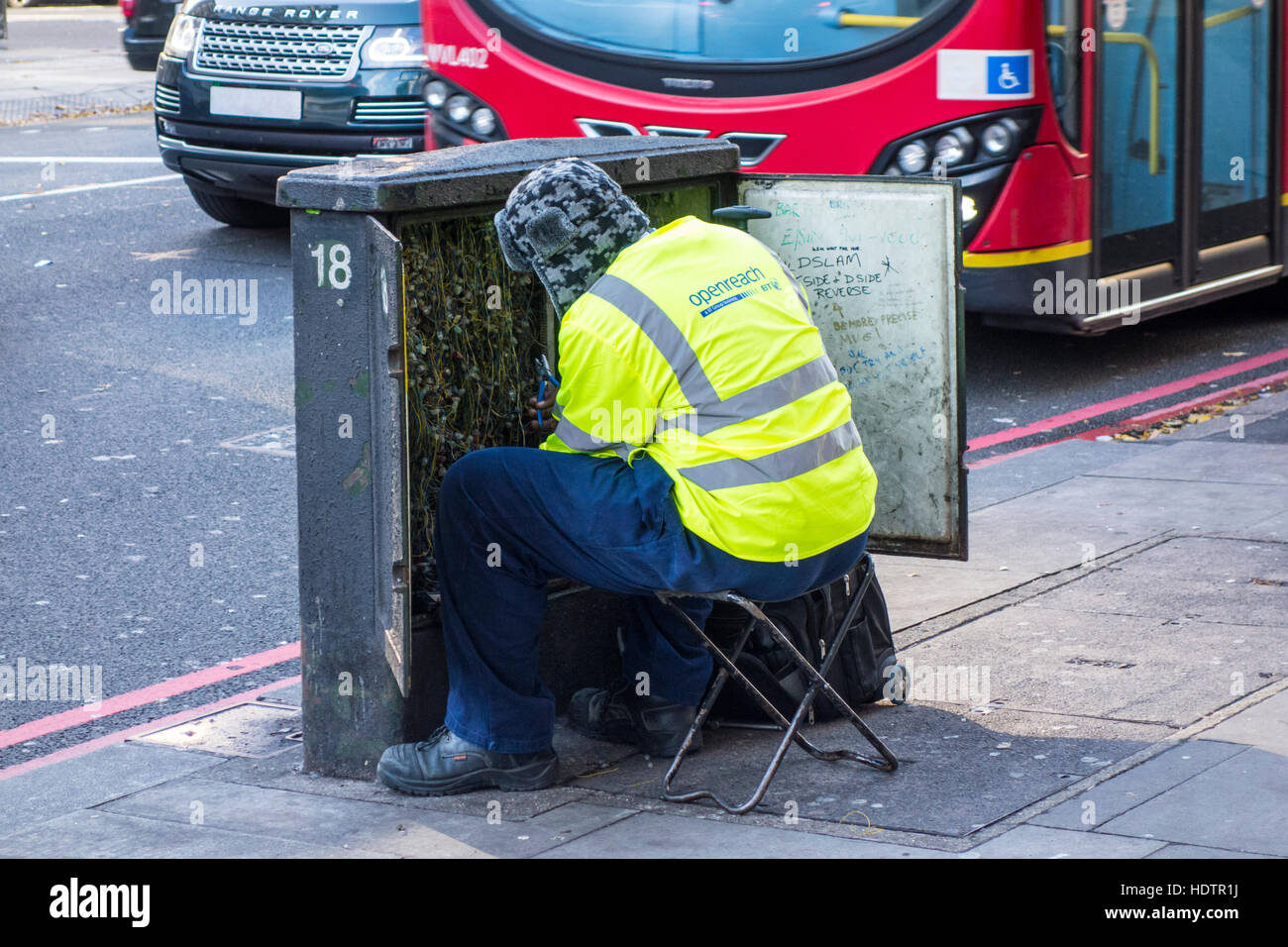 BT Openreach tecnico su Edgware Road, London, Regno Unito Foto Stock